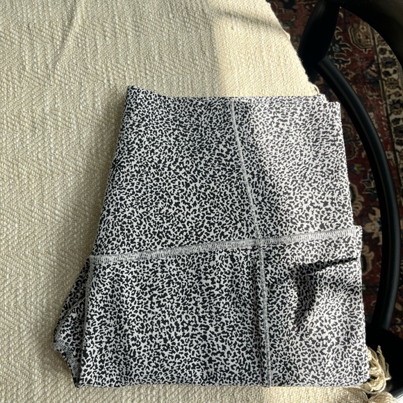 Athleta Salutation Stash II Pocket Textured Tight - Picture 6 of 6